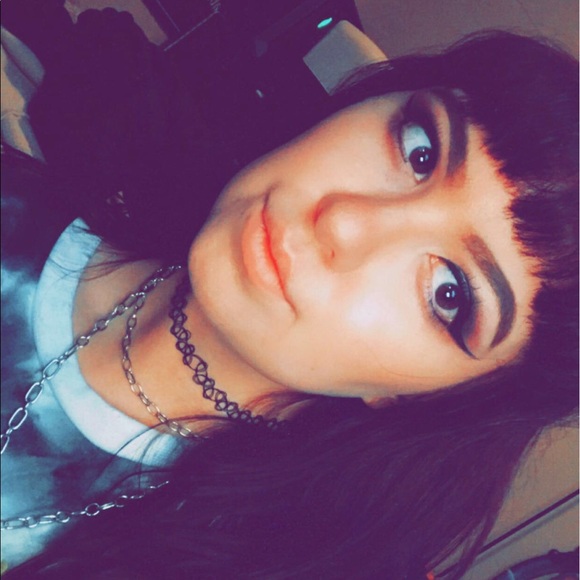 QUEEN OF DISASTER - Picture 2 of 3